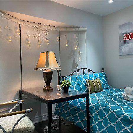 Btn Family-Style Bustling Area Self-Check-In So Fast Fiber Net Free Parking Apartment Toronto Bagian luar foto