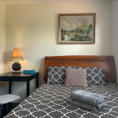 Btn Family-Style Bustling Area Self-Check-In So Fast Fiber Net Free Parking Apartment Toronto Bagian luar foto
