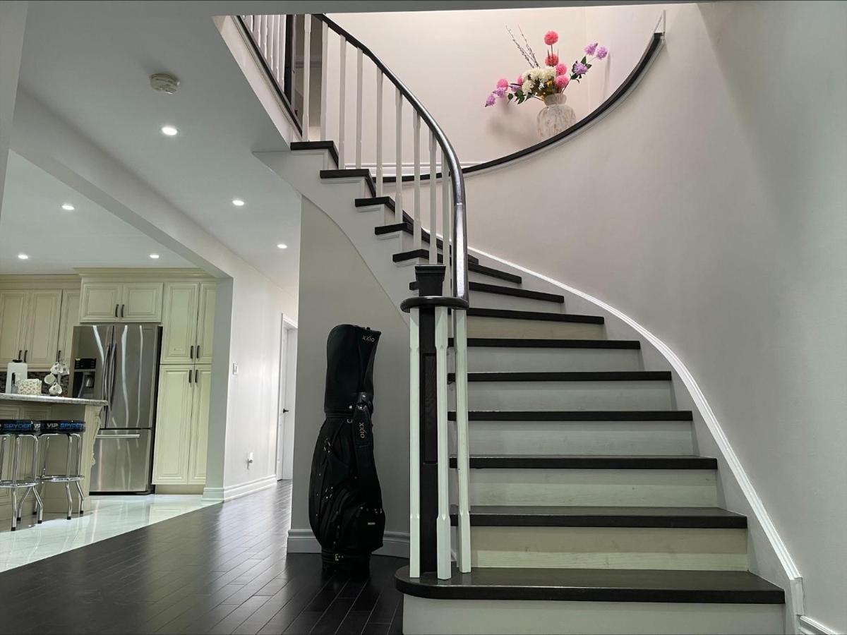 Btn Family-Style Bustling Area Self-Check-In So Fast Fiber Net Free Parking Apartment Toronto Bagian luar foto