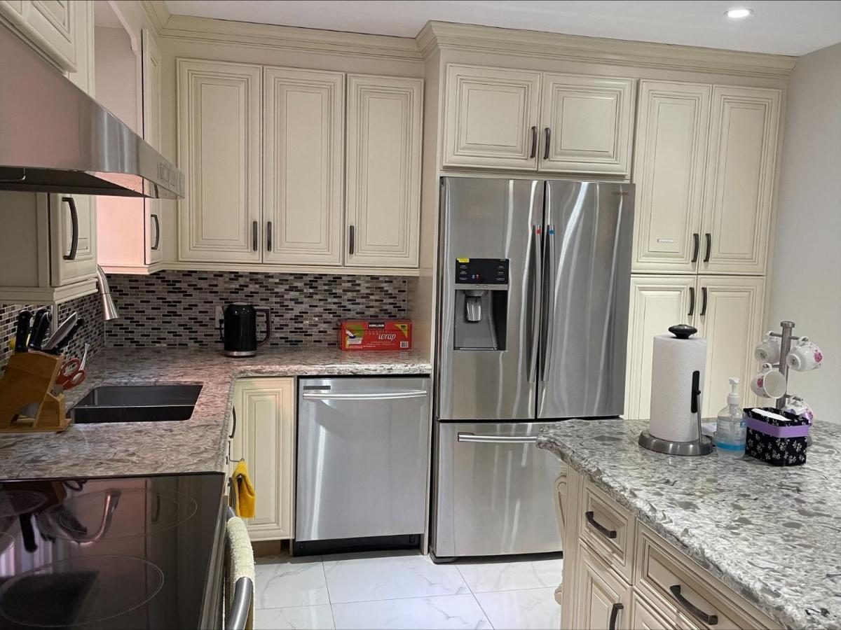 Btn Family-Style Bustling Area Self-Check-In So Fast Fiber Net Free Parking Apartment Toronto Bagian luar foto